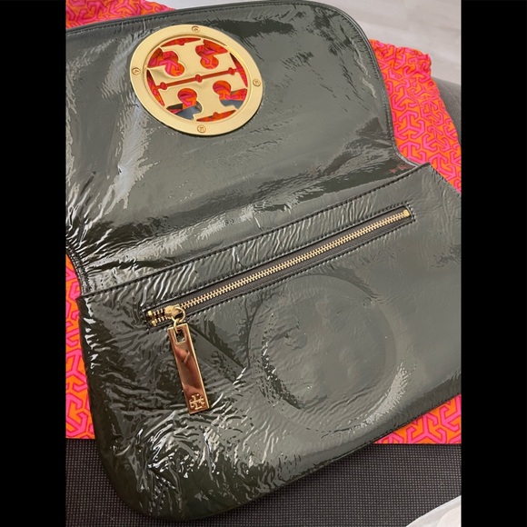 Authentic Tory Burch Patent Leather Reva Clutch - Picture 5 of 8